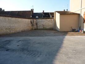 Cour de l'ancienne gendarmerie avant travaux